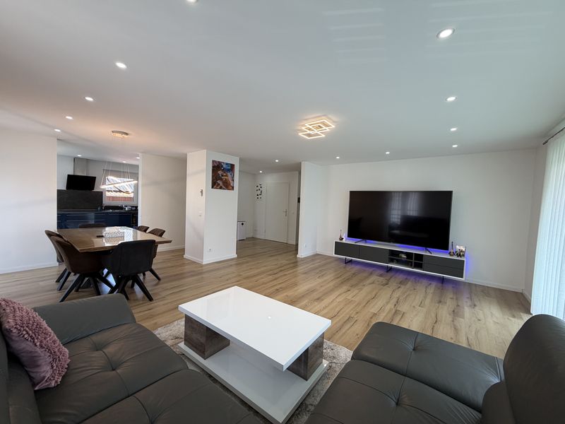 Stilvolle 4-Zimmer-Wohnung mit großem Balkon in Walheim
